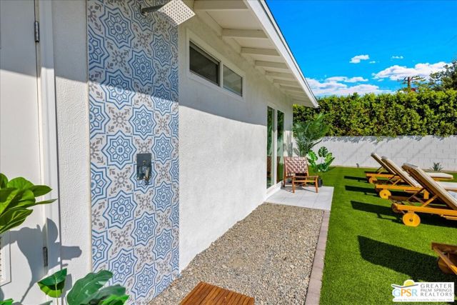 2002 N Whitewater Club Drive, Palm Springs, CA 92262