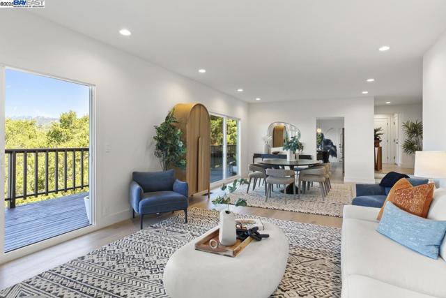 10336 Greenview Dr, Oakland CA: https://media.crmls.org/mediaz/732a4e28-640f-42ad-9e76-2cab3244ca60.jpg