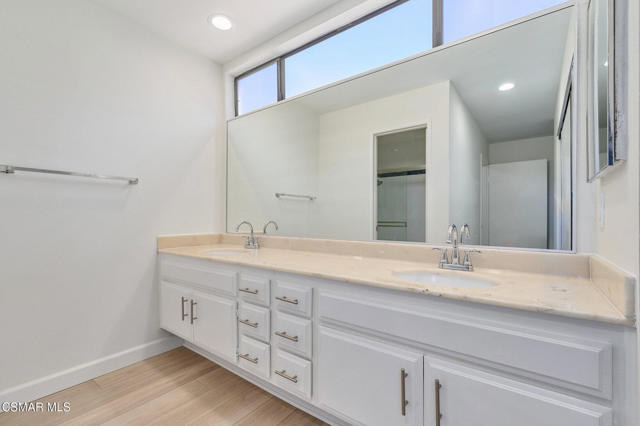 3011 Marigold Place, Thousand Oaks CA: https://media.crmls.org/mediaz/732a8cc5-6fa0-434d-b768-d187d1ea05a7.jpg