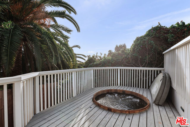 3629 Serra Road, Malibu CA: https://media.crmls.org/mediaz/732aa57d-646c-49f4-8c9b-84cc8a109c6a.jpg