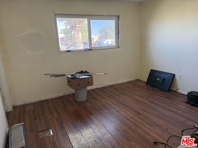 2016 Peru Street, Needles CA: https://media.crmls.org/mediaz/732b06db-9567-4237-8531-3e1bb731659f.jpg