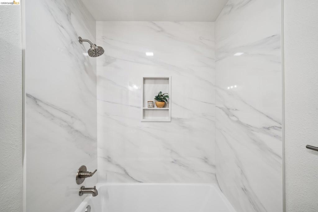 https://media.crmls.org/mediaz/732bf67f-f557-4e44-89d6-797110d2b2c7.jpg?preset=X-Large