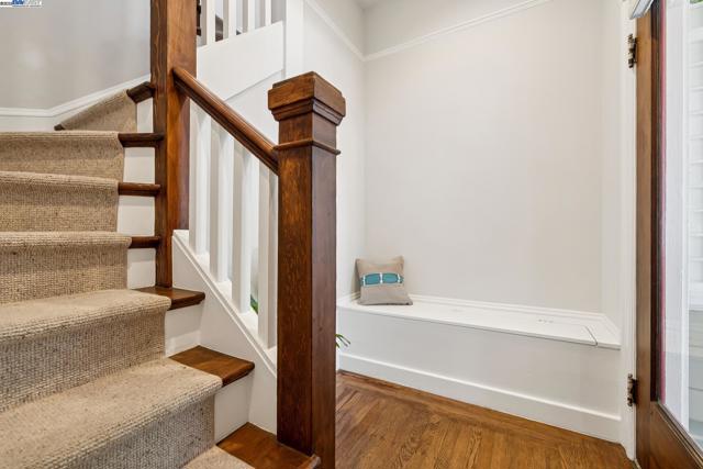 1525 Stanton St, Alameda CA: https://media.crmls.org/mediaz/732c9b9e-d27a-453b-8db0-07b3bde2ba02.jpg