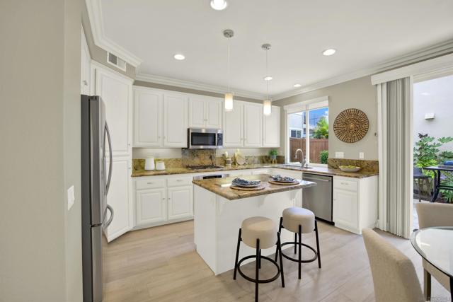 7301 Seafarer Pl, Carlsbad CA: https://media.crmls.org/mediaz/732d7aff-da07-4065-8713-1661fad01353.jpg