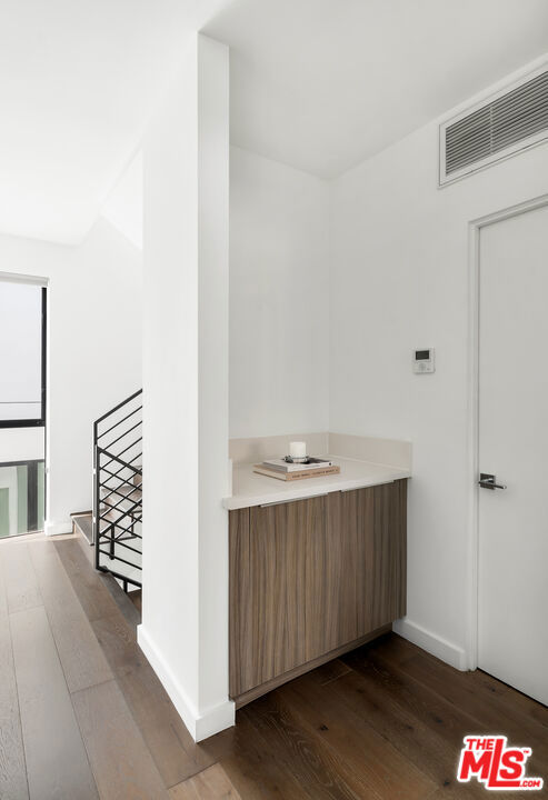 5154 W Redondo Court, Los Angeles CA: https://media.crmls.org/mediaz/732dd884-fac1-4233-bb92-c84189e980be.jpg