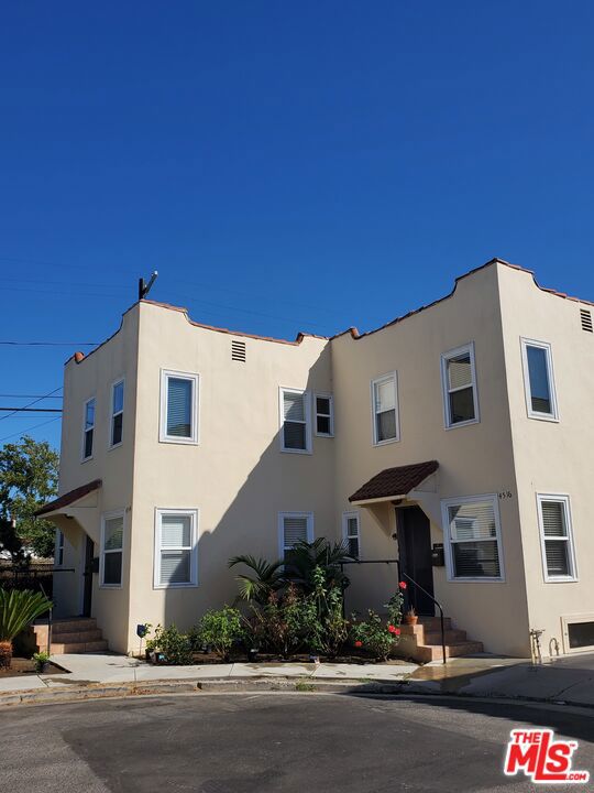 4514 W 11th Place, Los Angeles CA: https://media.crmls.org/mediaz/732df05b-a517-4546-8fdc-5d00f0d3c079.jpg