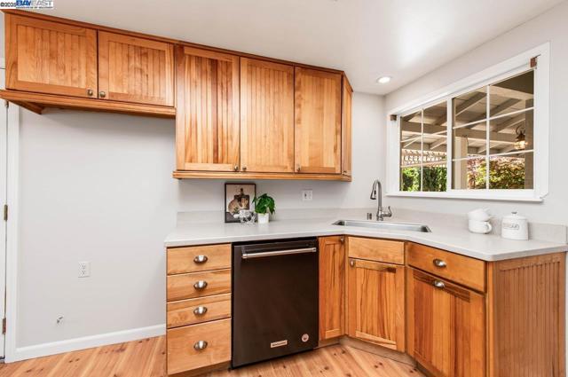 285 Edythe St, Livermore CA: https://media.crmls.org/mediaz/732e2334-4941-447c-b9a9-66e3499bbd00.jpg