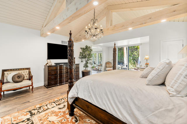 3330 Andreas Hills Drive, Palm Springs CA: https://media.crmls.org/mediaz/732e49d7-13ca-4b4f-896c-a14a1a431460.jpg