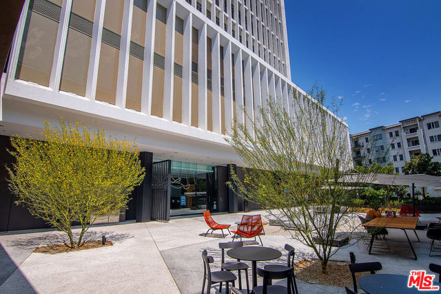 5670 Wilshire Boulevard, Los Angeles CA: https://media.crmls.org/mediaz/732e77d7-518b-436e-9a46-fb5c61ec3475.jpg