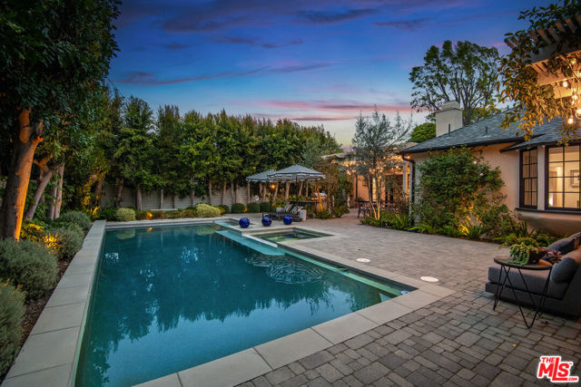 13109 Valley Vista Boulevard, Studio City CA: https://media.crmls.org/mediaz/732e9b7f-1828-463c-8a85-7e08a3daf8e1.jpg