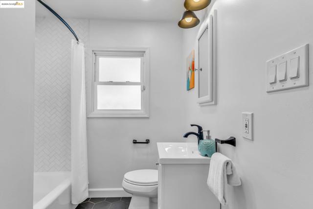 7231 Plank Ave, El Cerrito CA: https://media.crmls.org/mediaz/732f06ea-7313-429a-969f-7416a32450e0.jpg