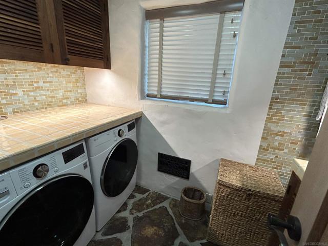 Image 45 of 49 For 1105 Stratford Ct