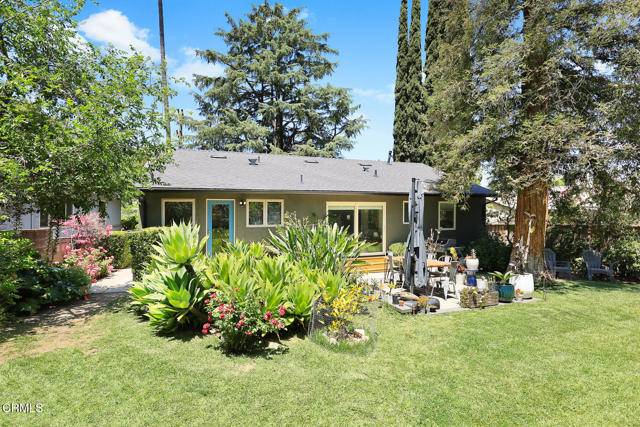 10316 Newhome Avenue, Sunland CA: https://media.crmls.org/mediaz/732f72e3-2791-49a5-bff6-8ccc716474f9.jpg