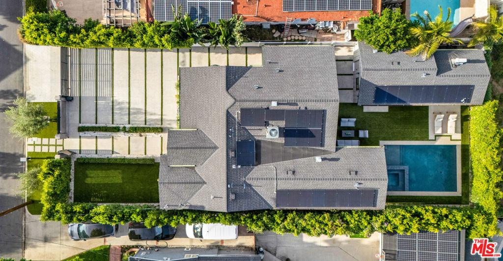 https://media.crmls.org/mediaz/732fd190-59a5-43f6-b8d7-3efa4e7028d9.jpg?preset=X-Large