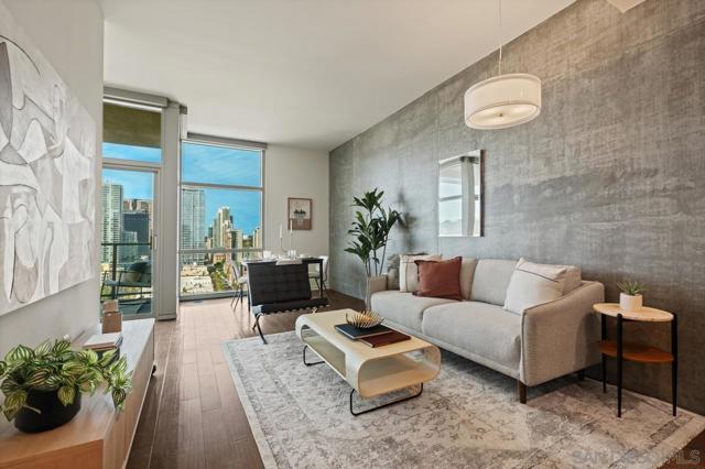 800 The Mark, San Diego CA: https://media.crmls.org/mediaz/733096b1-db2e-44b6-b282-a70395074f73.jpg