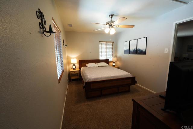 39414 Ruby Lane, Big Bear Lake CA: https://media.crmls.org/mediaz/7330fc05-183d-4601-b7b2-36f64d4c5612.jpg
