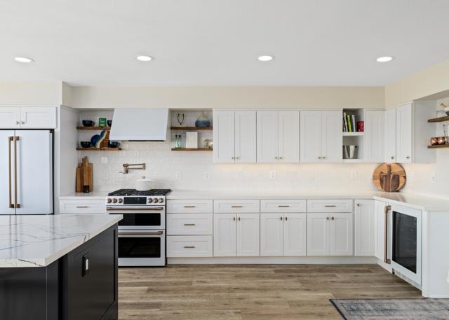 579 Hygeia Ave, Encinitas CA: https://media.crmls.org/mediaz/73315471-4c9c-4b6a-a5e6-2bf51f888326.jpg