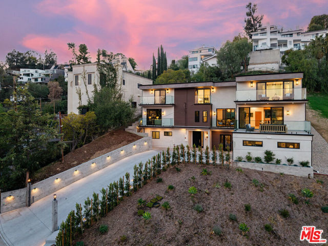 5221 Campo Road, Woodland Hills CA: https://media.crmls.org/mediaz/73315d71-db29-49d7-9115-ab8fb6f2c480.jpg