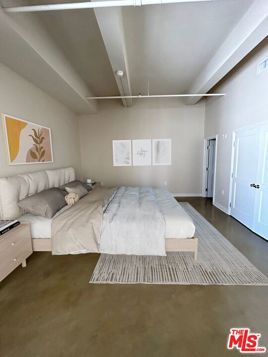 315 W 5th Street, Los Angeles CA: https://media.crmls.org/mediaz/7331ba94-a6cb-4f82-b94e-7ee81e0aee8b.jpg