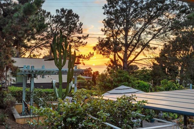 Detail Gallery Image 34 of 60 For 1859 Zapo St, Del Mar,  CA 92014 - 5 Beds | 4/1 Baths
