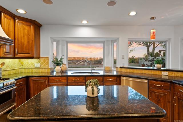 213 Via Palacio, Encinitas CA: https://media.crmls.org/mediaz/73328ea5-5601-4cec-b6c5-369c9453ac58.jpg