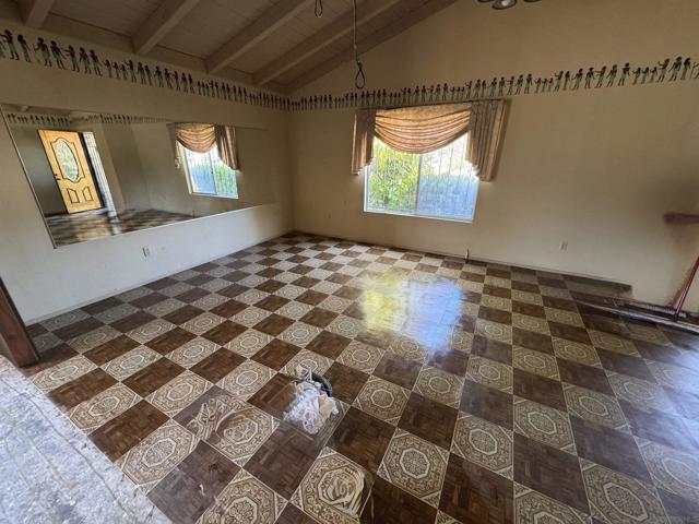 10490 Stanfield Cir, San Diego CA: https://media.crmls.org/mediaz/7333459a-858a-4db9-b80e-66884eea640e.jpg