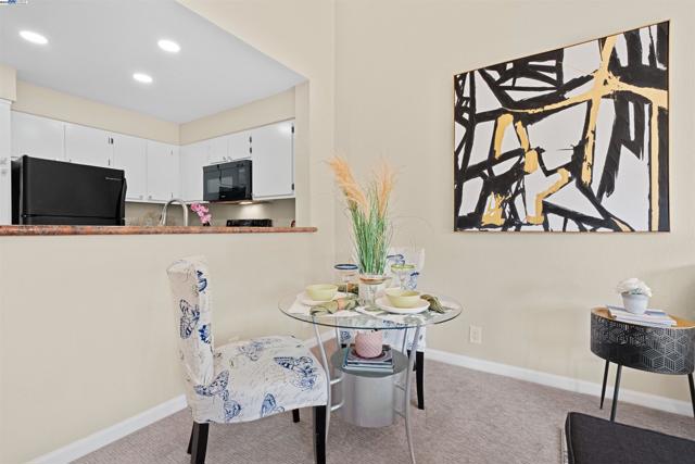 39219 Guardino Dr, Fremont CA: https://media.crmls.org/mediaz/7333c97d-76a1-4624-8bd4-5d27b570047c.jpg