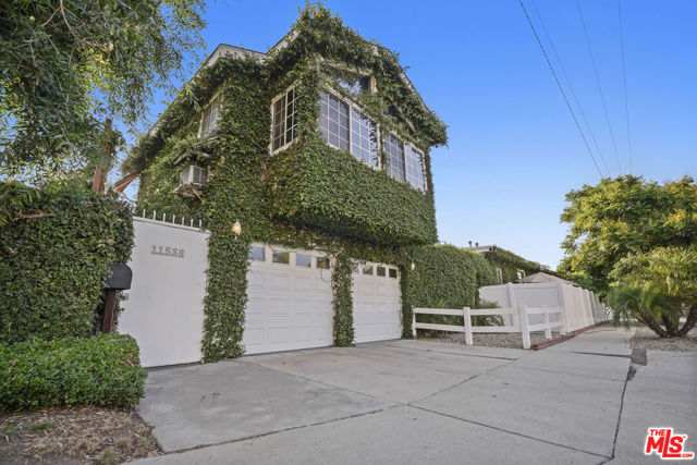 11538 La Maida Street photo 4
