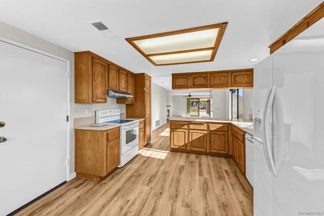 1412 Timber Gln, Escondido CA: https://media.crmls.org/mediaz/73347642-5ec8-45db-ac19-e46f04b1f67b.jpg