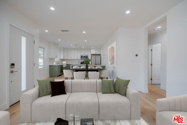 11488 Erwin Street, North Hollywood CA: https://media.crmls.org/mediaz/73353bf8-f3ac-48f2-8f99-826f47d5bf12.jpg