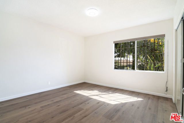 1937 S Bedford Street, Los Angeles CA: https://media.crmls.org/mediaz/7335bd84-b93e-4856-9f78-77c7cd7f1dff.jpg