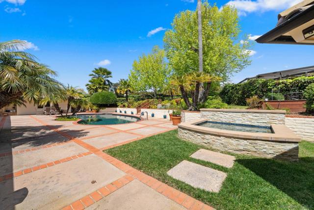 9351 La Jolla Farms Rd, San Diego CA: https://media.crmls.org/mediaz/73363072-ad1f-4c86-aed8-7a69e08b2ae5.jpg