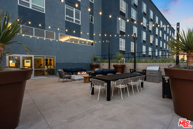 800 Western Avenue, Los Angeles CA: https://media.crmls.org/mediaz/73364cdc-7bd3-455e-b1e1-ccfd40a04430.jpg