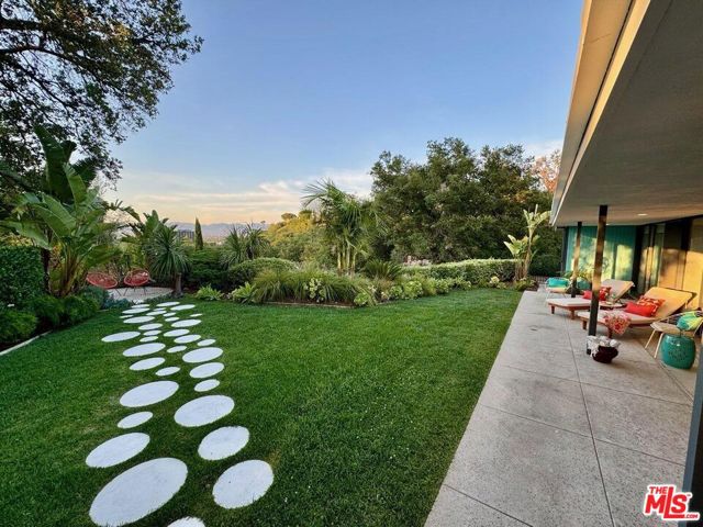 16045 Royal Mount Drive, Encino CA: https://media.crmls.org/mediaz/73366d5b-ed92-4f12-a835-44664739a1ac.jpg