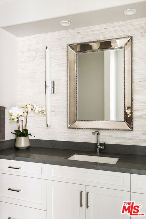 5325 Collingwood Circle, Calabasas CA: https://media.crmls.org/mediaz/7336cd96-0e4f-4556-a2b8-cb4f22344a02.jpg