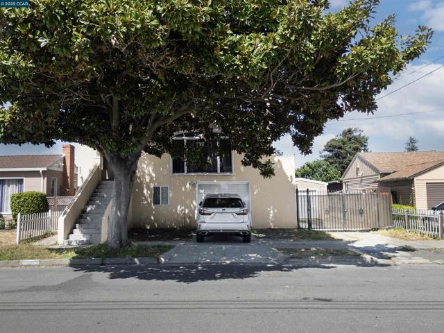 535 34th Street, Richmond CA: https://media.crmls.org/mediaz/7336cee0-3d7a-47ed-8eab-275c0b45060c.jpg