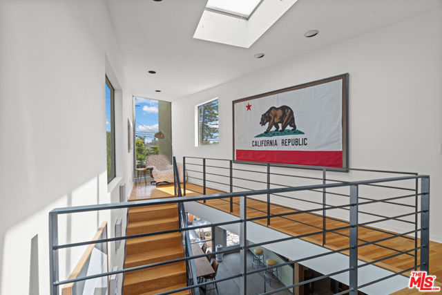 550 Indiana Avenue, Venice CA: https://media.crmls.org/mediaz/7336f29f-1599-4701-bd1e-397a123bd696.jpg