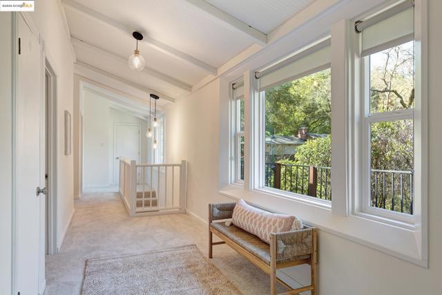 3 Mountain View Pl, Lafayette CA: https://media.crmls.org/mediaz/73372953-e7cc-415a-b066-450cfc0c2b2d.jpg