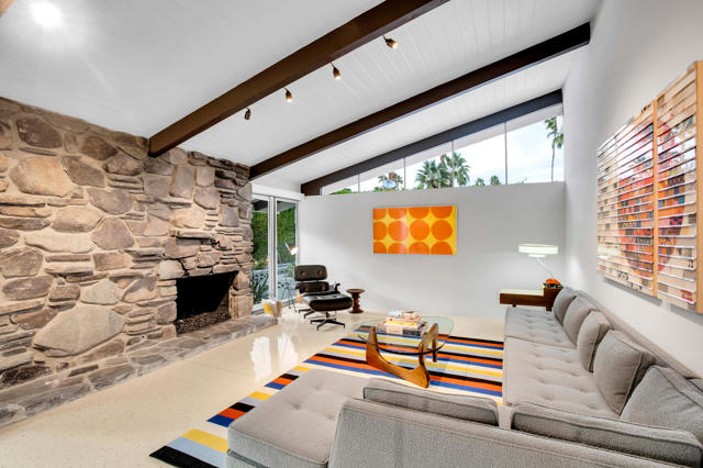 Image 6 of 83 For 992 La Jolla Road