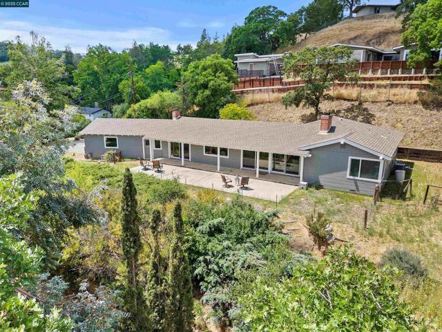 1810 Meadow Lane, Walnut Creek CA: https://media.crmls.org/mediaz/7337eb3f-e4ef-4984-96f6-815f4077c9cb.jpg