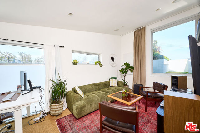 122 Mildred Avenue, Venice CA: https://media.crmls.org/mediaz/7337f347-d2e2-4096-b970-baf367044d76.jpg