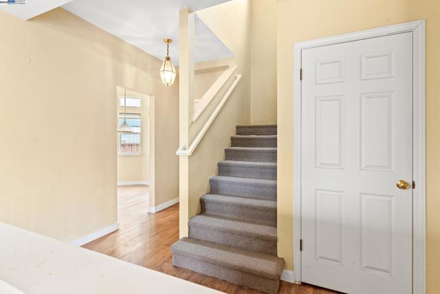 104 Bridgeview Ct, Crockett CA: https://media.crmls.org/mediaz/733838cd-06f9-4814-8e6b-326ec0201e73.jpg