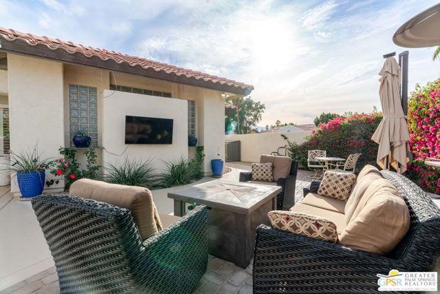 Image 43 of 52 For 77553 Carinda Court