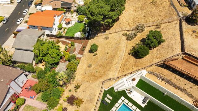 160 Manzanita Pl, Hercules CA: https://media.crmls.org/mediaz/7338e823-0f84-44bb-a797-de2a10e30e31.jpg