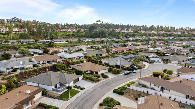 12195 San Tomas Pl, San Diego CA: https://media.crmls.org/mediaz/7338f514-1513-49a6-8f79-1f446dcdd922.jpg