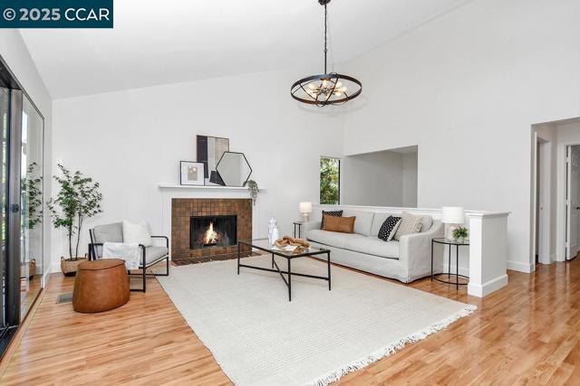 4782 Starflower Dr, Martinez CA: https://media.crmls.org/mediaz/73390bc8-8d1f-40aa-b0d8-8968f03a9950.jpg