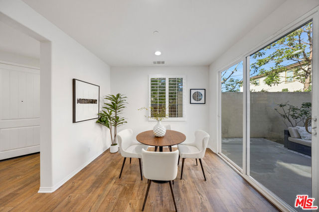 19 Linden Lane, Temple City CA: https://media.crmls.org/mediaz/7339cd21-114d-4478-91d4-aafe9f6bd88d.jpg