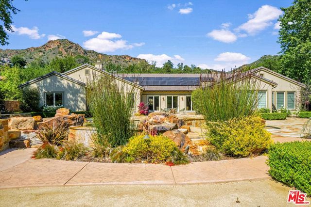 29734 Mulholland Highway, Agoura Hills CA: https://media.crmls.org/mediaz/7339d84b-fd8f-4f49-9485-3f6200902d72.jpg