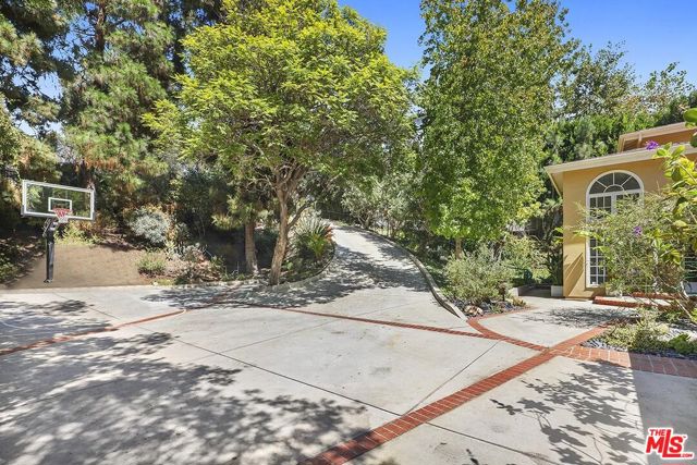 15934 Alcima Avenue photo 5
