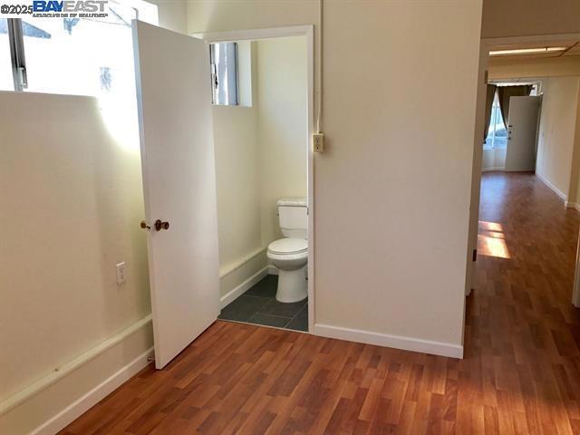 1707 Lincoln Ave, Alameda CA: https://media.crmls.org/mediaz/733a0640-18a3-48ba-ba2c-3279ecf1ddad.jpg